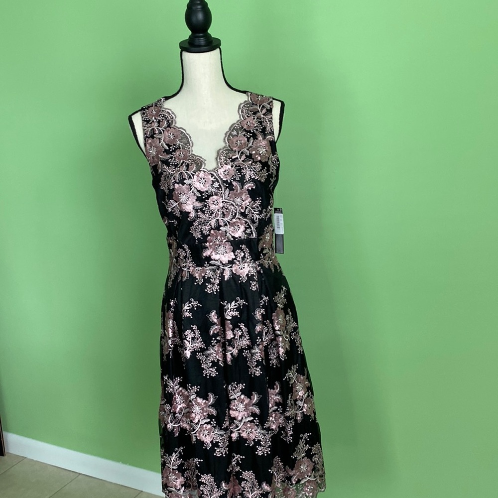 **Beautiful Tahari Dress.Black with pink embroidery & sequins.Fully lined. - Picture 1 of 5